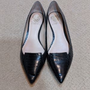 Pointy-toed black flats